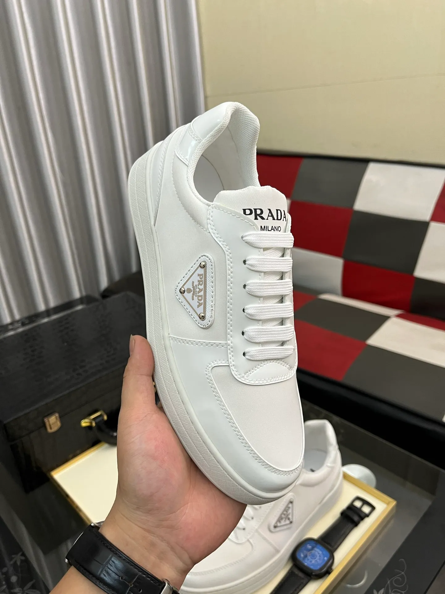 Men's shoes 💰440⌚️⌚️【PRADA】Prada ~ unique and casual style. New models from Prada official website are coming [Celebrate][Celebrate]🏃High-end brand casual shoes ➕Full set of packaging😍😍 Men's 2023 counters are on sale simultaneously, Italian imported brands select first-layer Italian cowhide. 🐑Sheepskin lining (refuses to discolor and rub feet) Sole: Original sole specially provided by the original factory 🎬Better in kind Size number: 38-444️⃣Colors available